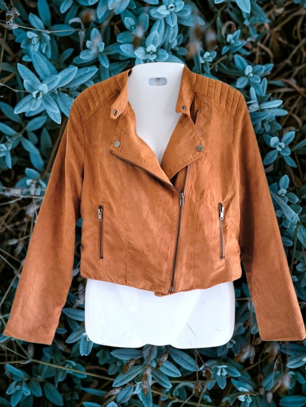 JustFab | NWOT Cute Tan/Camel Lightweight Faux Suede Crop Moto Jacket (SIZE M)